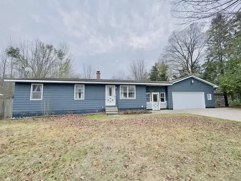1795 E Pontaluna Rd, Spring Lake, MI 49456