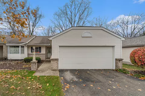 83 Skyline Cir NW, Grand Rapids, MI 49504