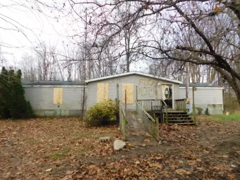 8762 Borden Rd, Jonesville, MI 49250