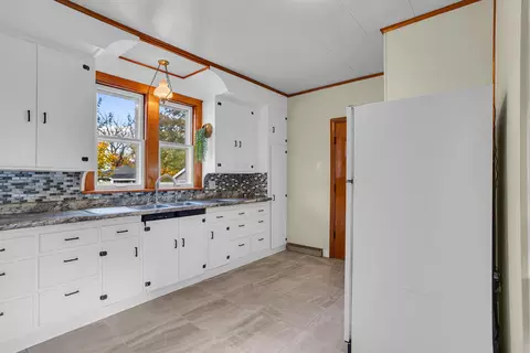 319 S Webster St, Jackson, MI 49203 photo 9