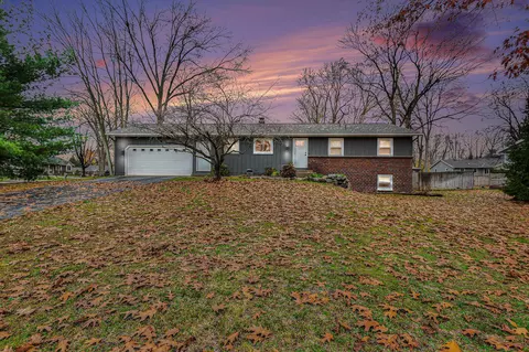 4261 Yorkshire Dr, Hudsonville, MI 49426