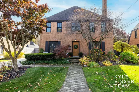 1554 Seminole Rd SE, Grand Rapids, MI 49506
