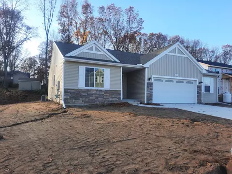 805 Hollyhock, Greenville, MI 48838