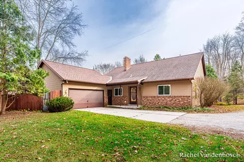 3093 Kissing Rock Ln SE, Lowell, MI 49331