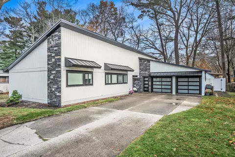 2280 Resort Ave, Muskegon, MI 49441