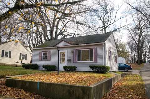 1526 Charles Ave, Kalamazoo, MI 49048