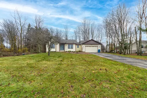 6828 Wiley Rd, Fennville, MI 49408