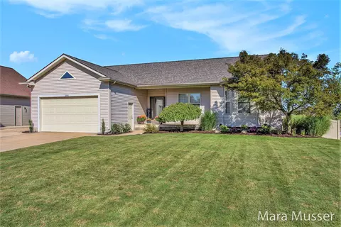 3243 Primrose Dr, Hudsonville, MI 49426