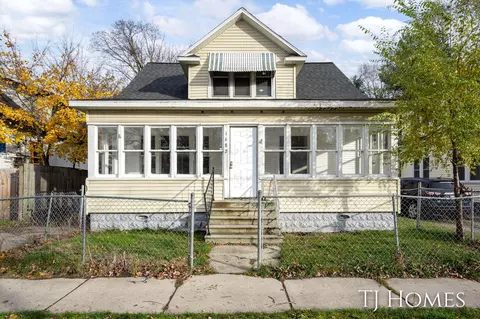 1682 Pine St, Muskegon, MI 49442