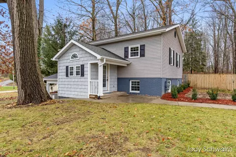 4350 Reynolds Rd, Delton, MI 49046
