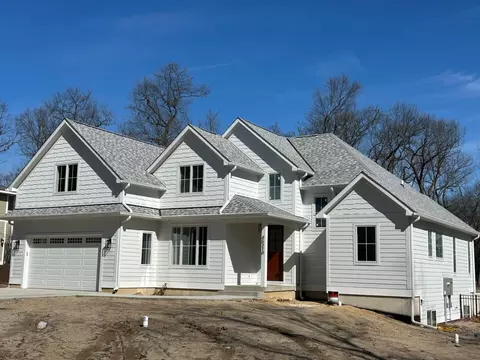45310 Fairway Dr, New Buffalo, MI 49117