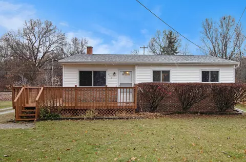411 Oakwood St, Holly, MI 48442