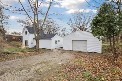 931 S Cedar St, Greenville, MI 48838