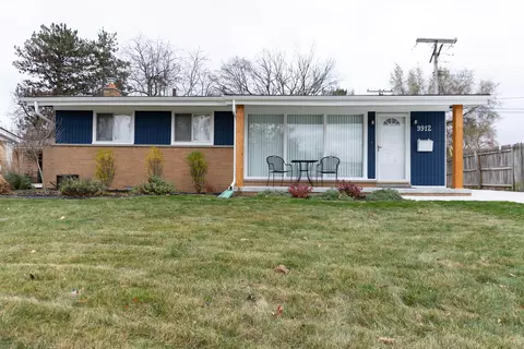 9912 Hartel Ct, Livonia, MI 48150
