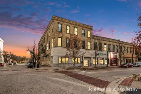 9 S 3rd St #204, Grand Haven, MI 49417