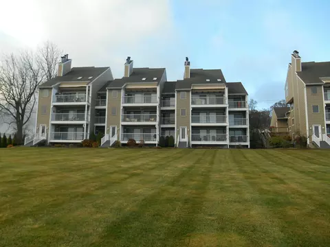 450 Howard Ave #22, Holland, MI 49424