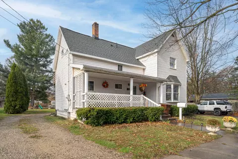 612 Pleasant St, Charlotte, MI 48813