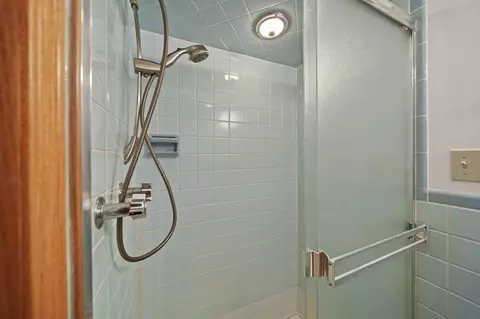 Bath - 11714 Dublin Ct, Jerome, MI 49249 photo 1 of 4