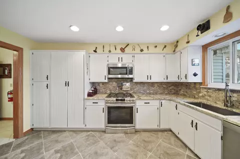 Kitchen - 11714 Dublin Ct, Jerome, MI 49249 photo 5 of 5