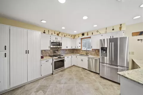 Kitchen - 11714 Dublin Ct, Jerome, MI 49249 photo 1 of 5