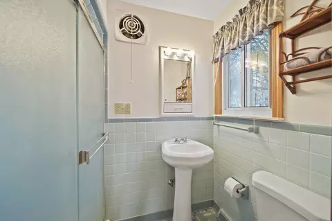 Bath - 11714 Dublin Ct, Jerome, MI 49249 photo 4 of 4