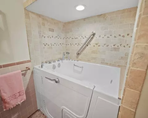 Bath - 11714 Dublin Ct, Jerome, MI 49249 photo 2 of 4