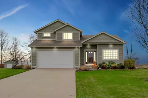 16248 Trent Ridge Dr, Cedar Springs, MI 49319
