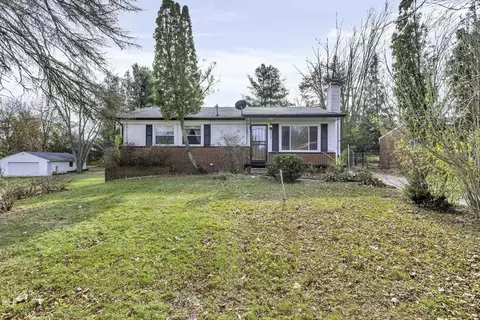1309 Eastfield Dr, Jackson, MI 49203