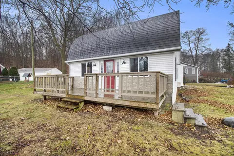 7781 Maceday Lake Rd, Waterford, MI 48329