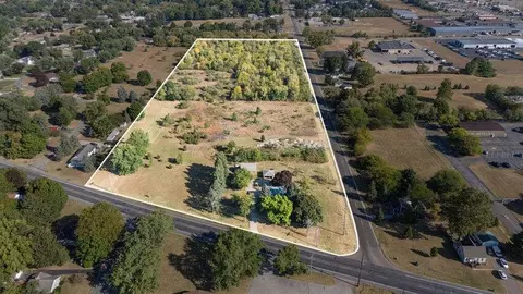 665 Nickerson Ave, Benton Harbor, MI 49022
