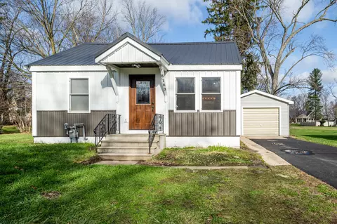 8163 Forest Beach Rd, Watervliet, MI 49098