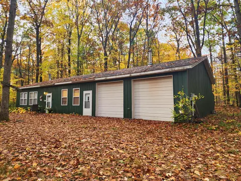 1425 S 24th Ave, Shelby, MI 49455