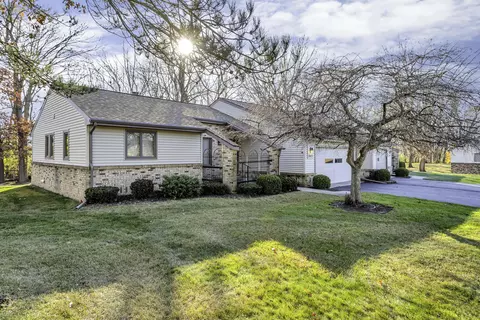 2825 S Wooddale Dr, Jackson, MI 49203