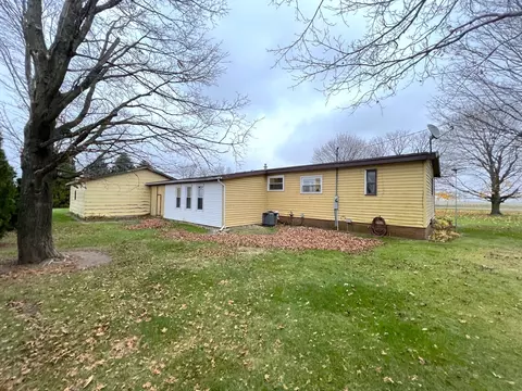 718 Rierson, Bronson, MI 49028 photo 2