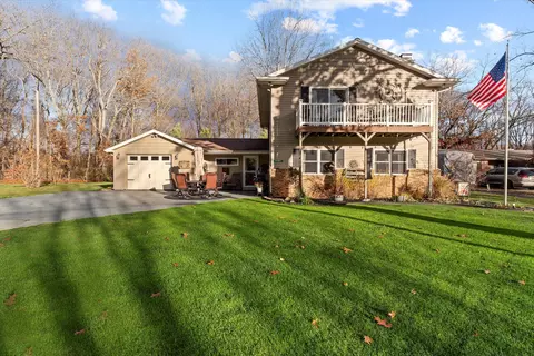70367 Lakeview Dr, Edwardsburg, MI 49112