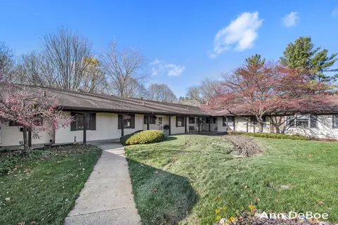221 Bona Vista Dr NW #31, Grand Rapids, MI 49504