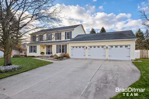 4734 Bluegrass Dr SE, Grand Rapids, MI 49546