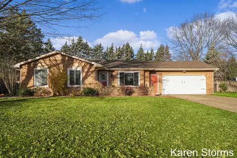 8259 Mellowwood Dr, Jenison, MI 49428