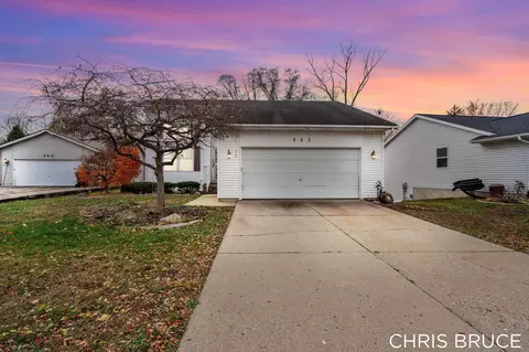 448 Madison Ct SE, Grand Rapids, MI 49548
