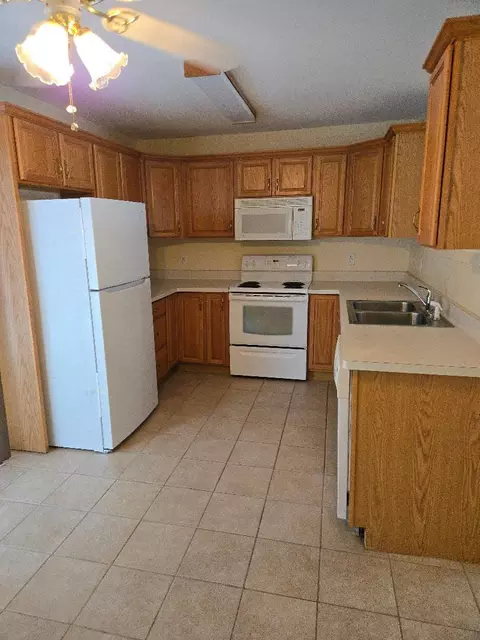 4031 Honeysuckle Dr, Jackson, MI 49201 photo 2