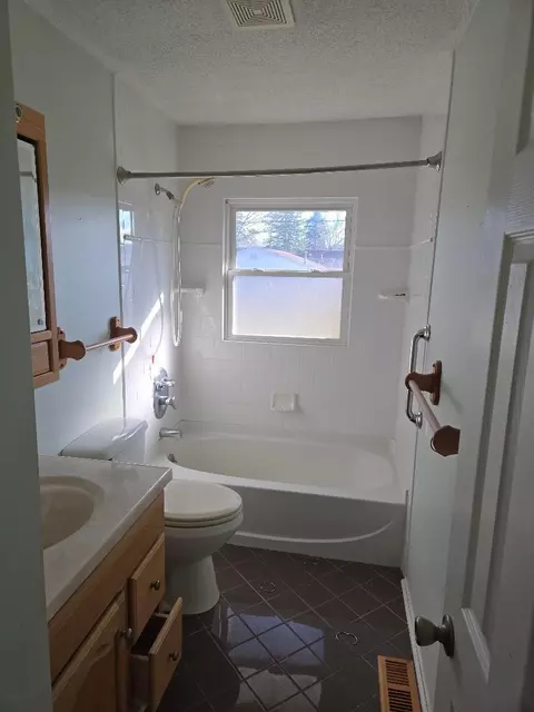 4031 Honeysuckle Dr, Jackson, MI 49201 photo 4