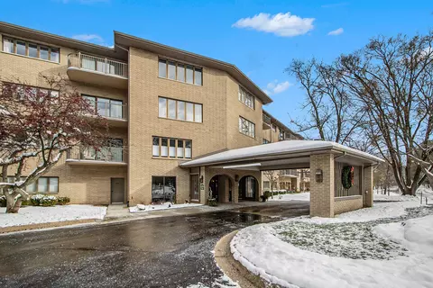 4040 Greenleaf Cir #212, Kalamazoo, MI 49008