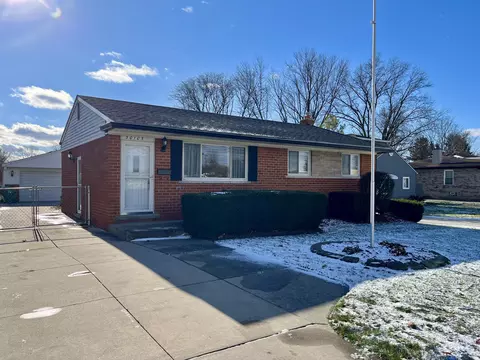 30105 Maplewood St, Garden City, MI 48135