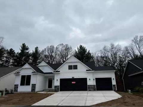 14981 Bethpage Dr, Spring Lake, MI 49456