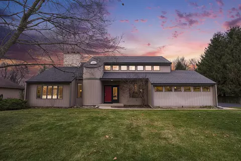 5750 Stoney Brook Rd, Kalamazoo, MI 49009