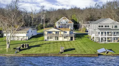 129 Nottingham Dr, Brooklyn, MI 49230