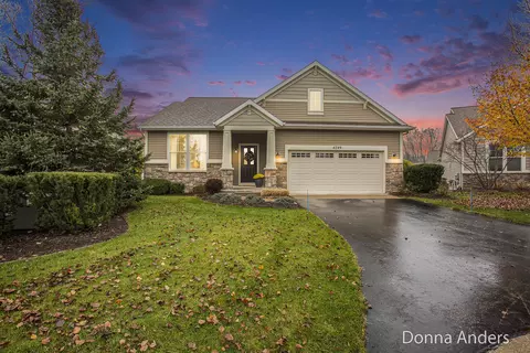 6249 White Clover Ln, Caledonia, MI 49316