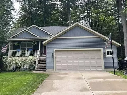 274 Greenwood Dr, Holland, MI 49424