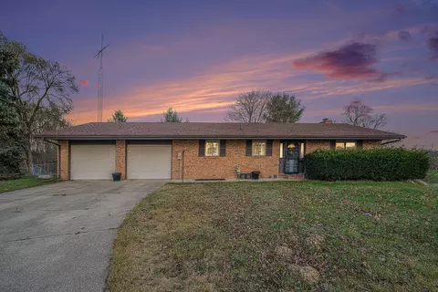 129 Paras Hill Dr, Hartford, MI 49057