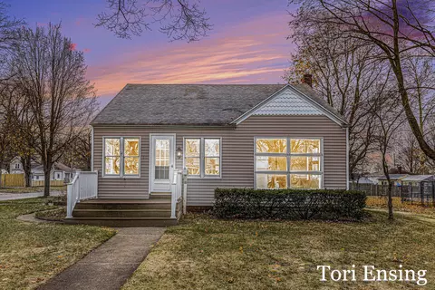 215 E Pearl St, Greenville, MI 48838